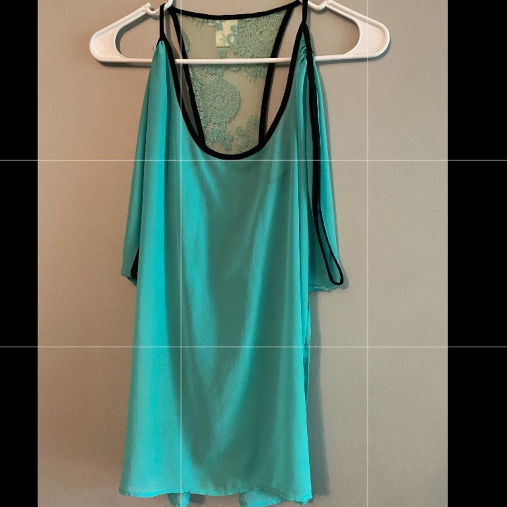 Cold shoulder with lace back